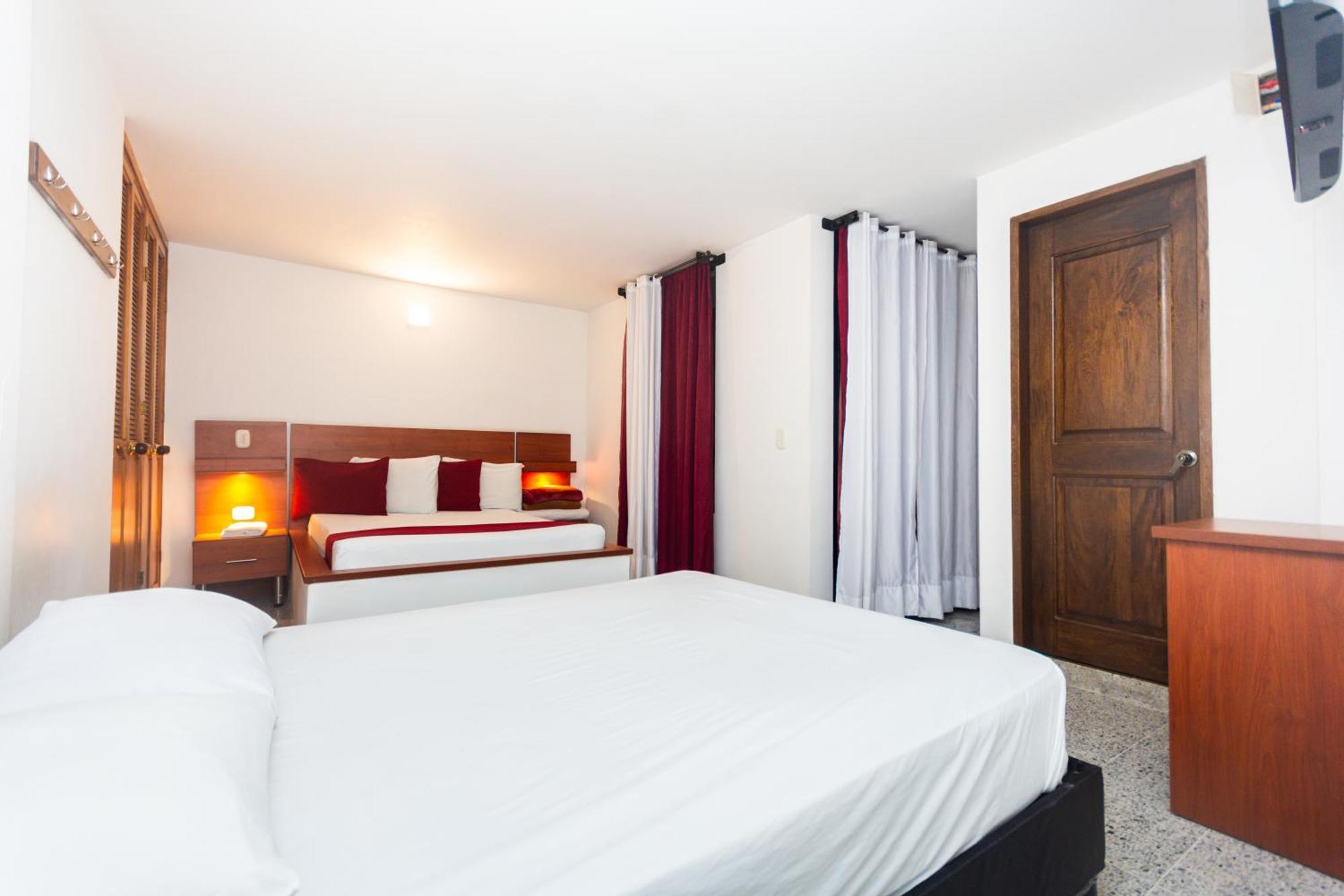 Hotel Bicentenario Рионегро Екстериор снимка