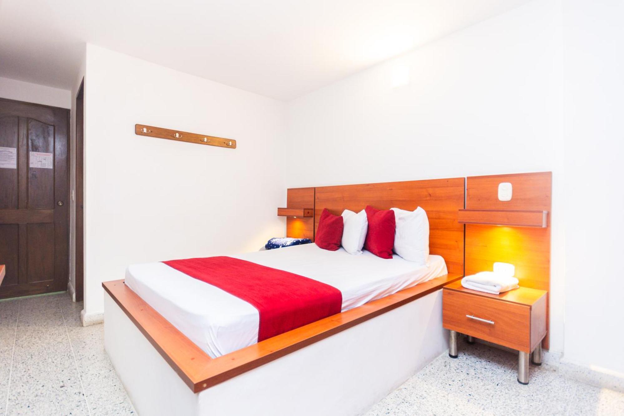 Hotel Bicentenario Рионегро Екстериор снимка