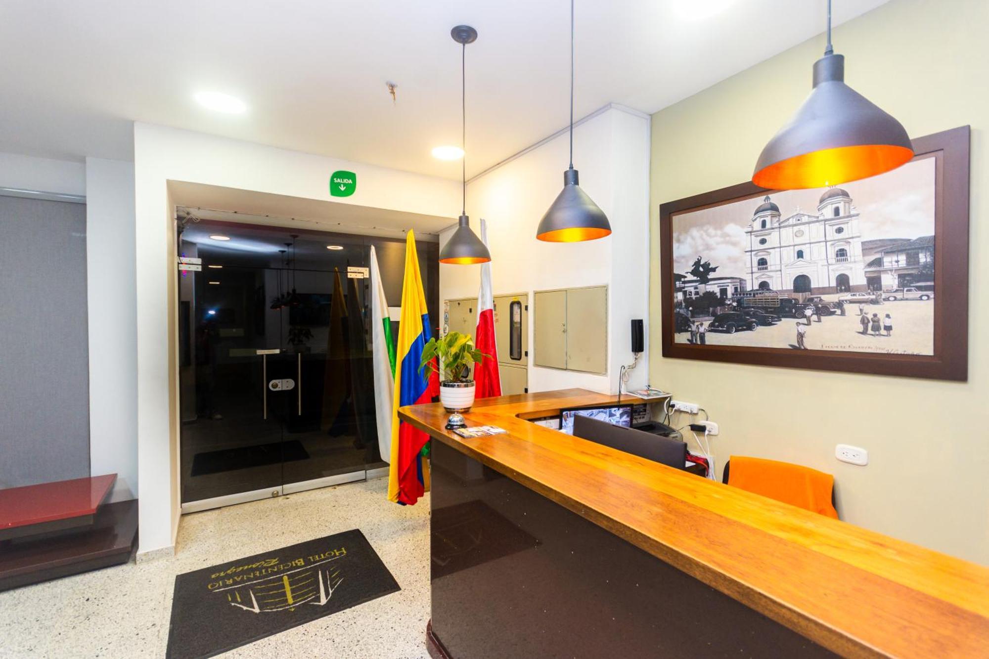 Hotel Bicentenario Рионегро Екстериор снимка